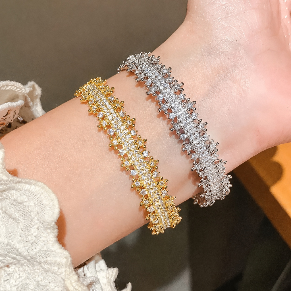 Pulsera de puño con circonitas cúbicas y borde de encaje - Baño de oro de 18K y plata