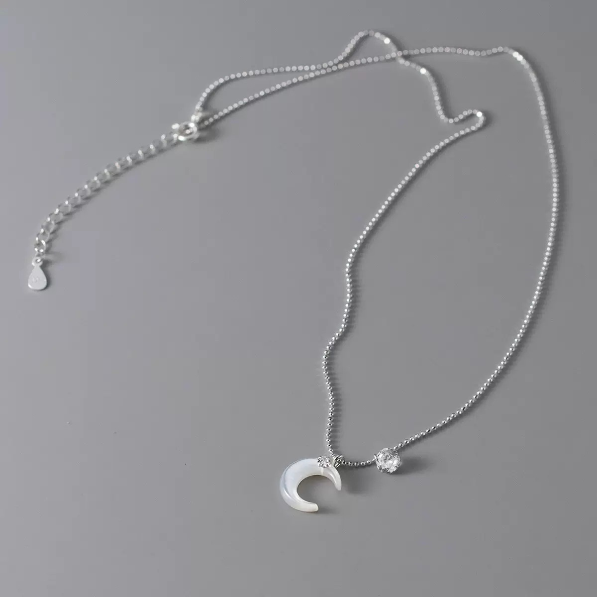 Collar con colgante de luna de nácar de plata de ley S925