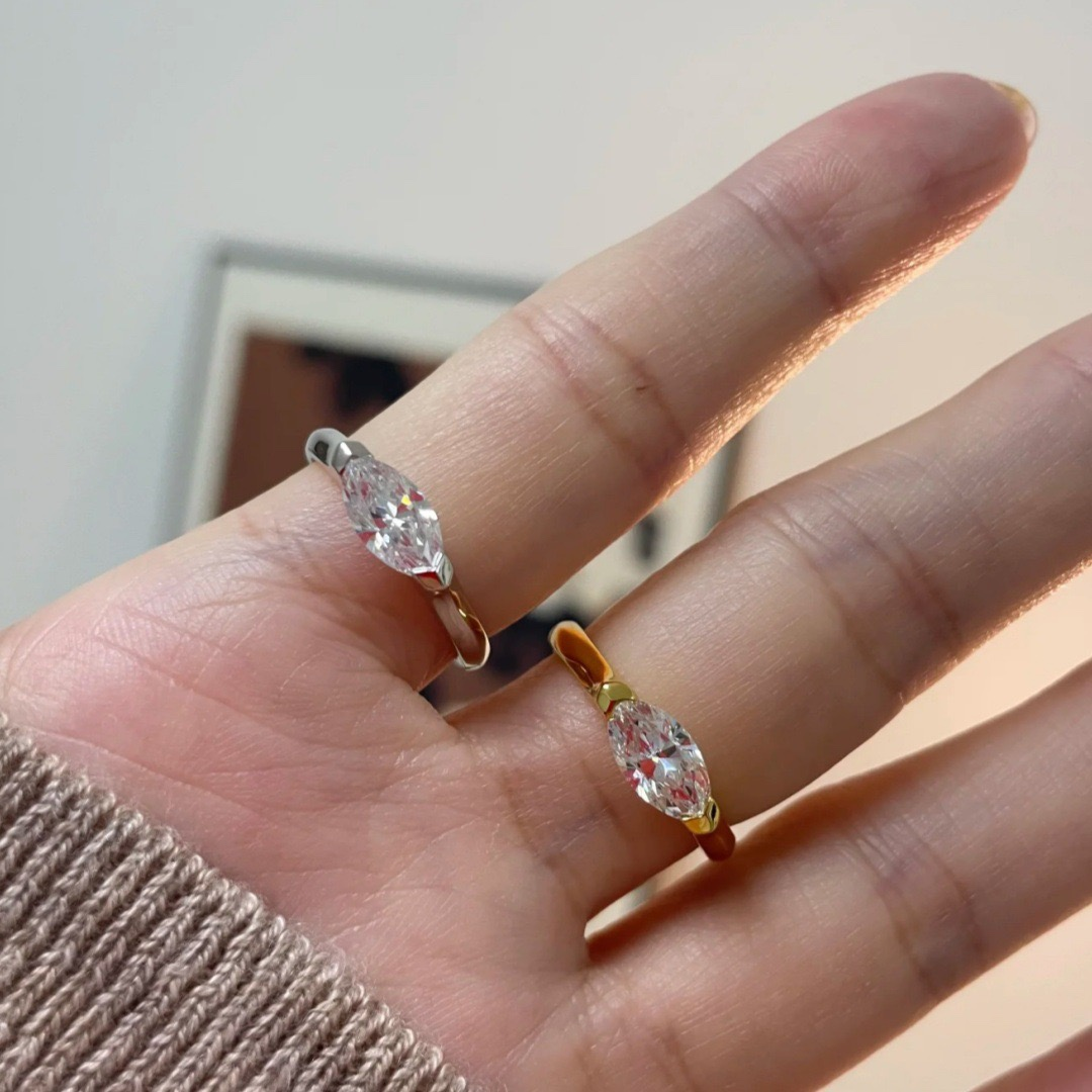 Anillo de circonita cúbica talla marquesa Ojo de Ángel