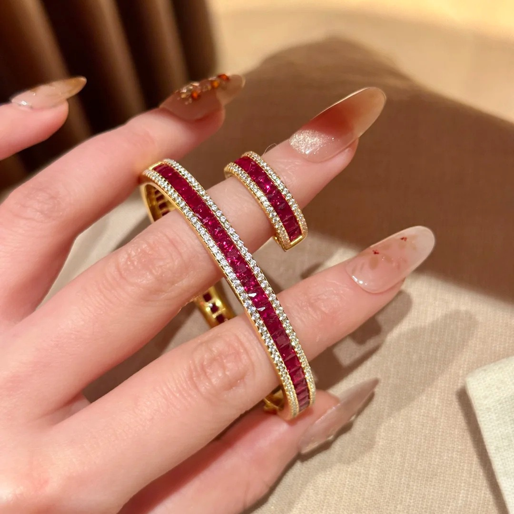 Set de Brazalete y Anillo de Espinela Azul y Roja con Circones de Lujo - Brazalete Apilable Llamativo para Mujer