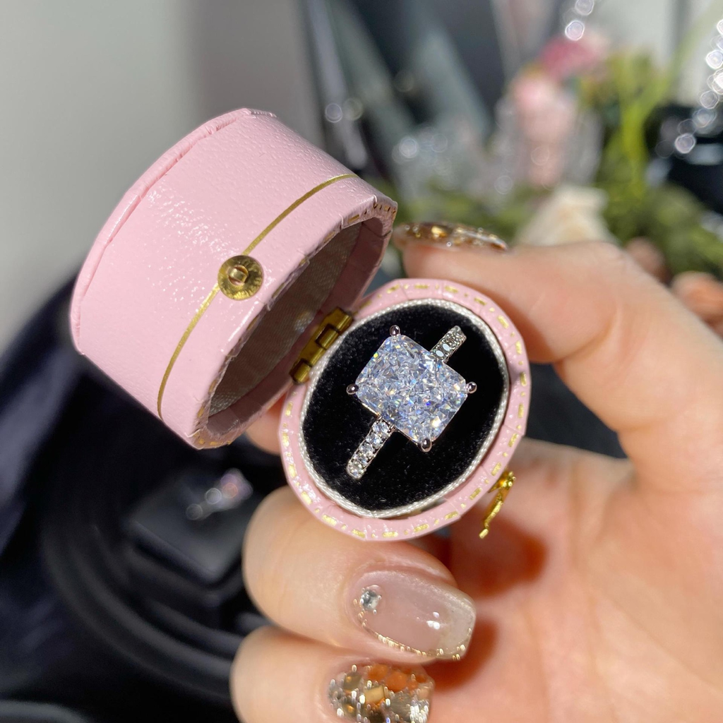 Anillo chapado en oro con diamante de alto contenido en carbono y abertura ajustable