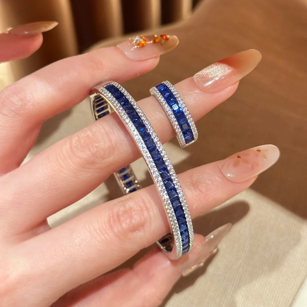 Set de Brazalete y Anillo de Espinela Azul y Roja con Circones de Lujo - Brazalete Apilable Llamativo para Mujer