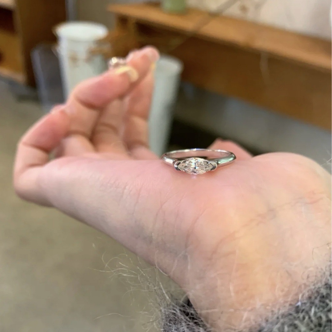 Anillo de circonita cúbica talla marquesa Ojo de Ángel