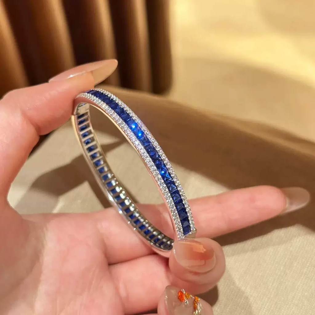 Set de Brazalete y Anillo de Espinela Azul y Roja con Circones de Lujo - Brazalete Apilable Llamativo para Mujer